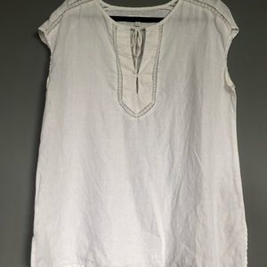 Woman’s Ellen Tracy Blouse, Size L